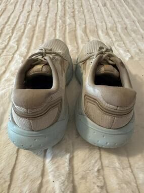 Men's Casual Sneakers Athletic Walking Shoes Beige Size 10 Pre Owned
